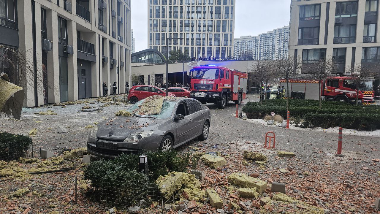 Тревога 10 часов, дома без тепла и света: что известно о последствиях обстрела Киева на сейчас